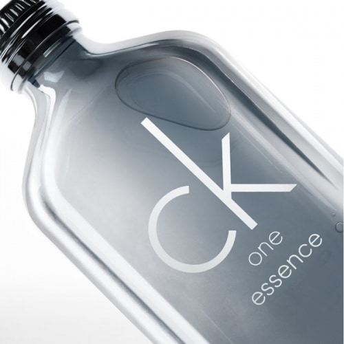 Calvin Klein CK One Essence Intense : un uniforme de tous les jours pour la nouvelle génération